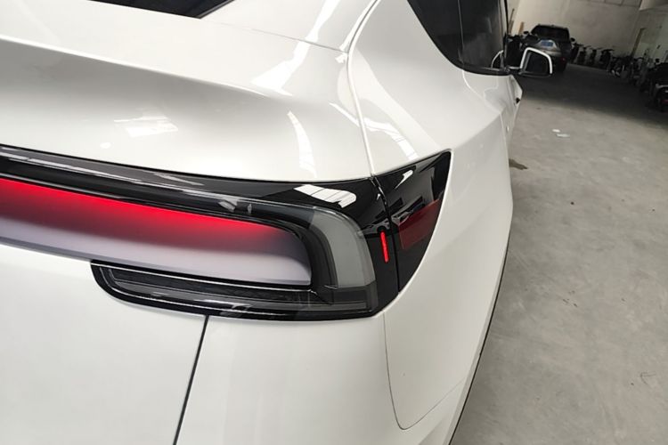 Tesla Model Y 2026 #8 Tesla Model Y 2026 car image #8
