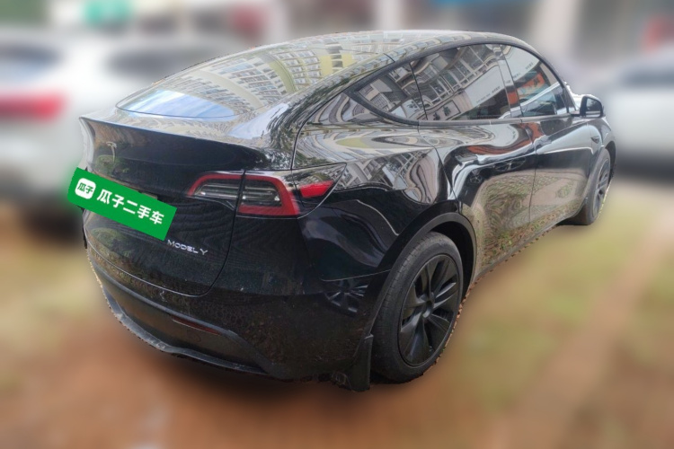 Tesla Model Y 2023 car image #5