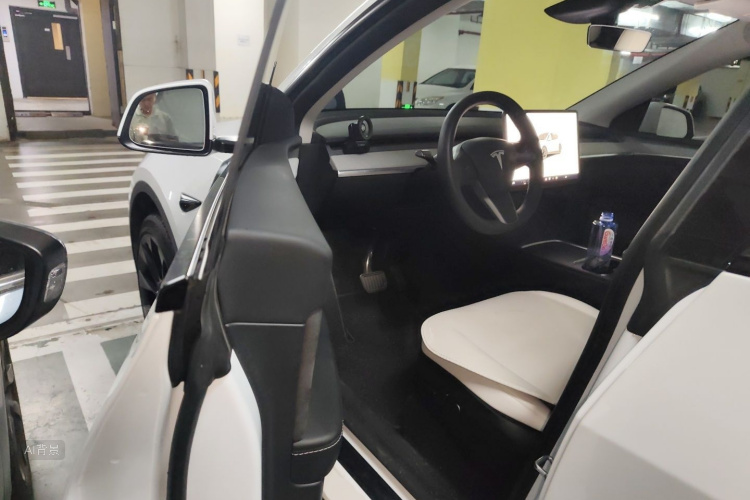 Tesla Model Y 2024 #18 Tesla Model Y 2024 car image #18