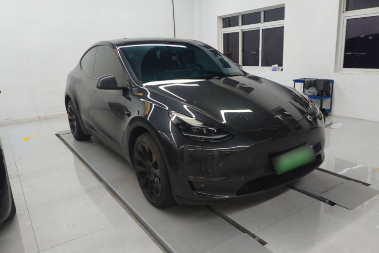 Tesla Model Y 2024 immagine di auto #4