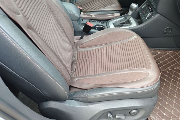 Audi Q3 2018 car image #29