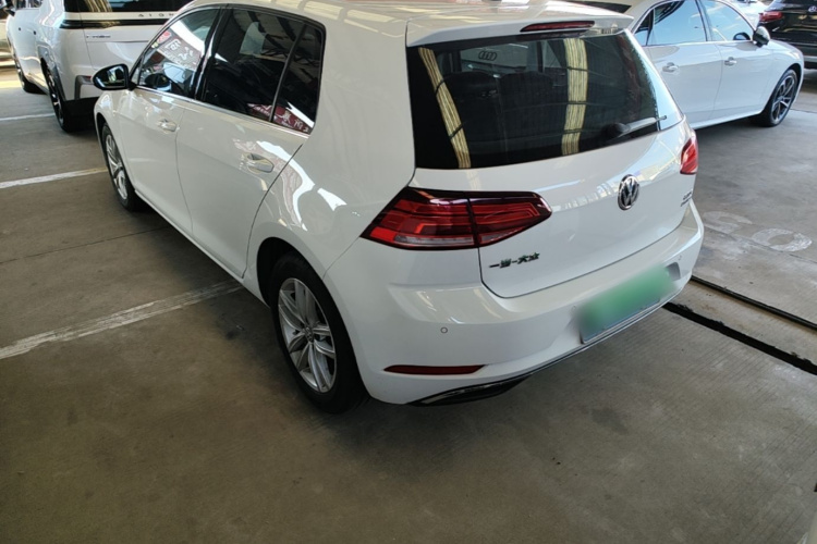 Volkswagen Golf 2019 car image #5