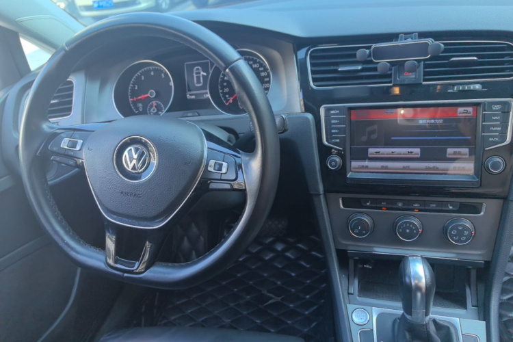 Volkswagen Golf 2016 car image #11
