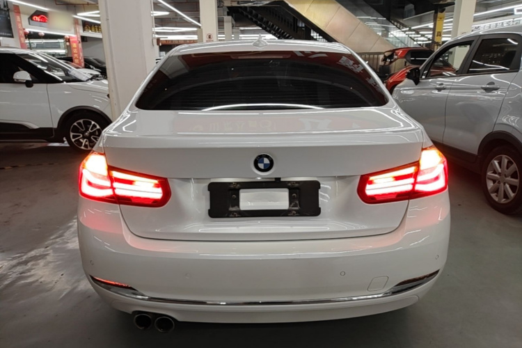 BMW 3 Series 2018 #6 BMW 3 Series 2018 car image #6