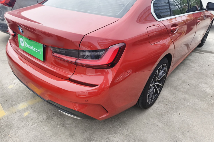 BMW 3 Series 2022 صورة سيارة #5