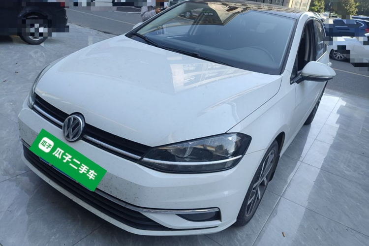 Volkswagen Golf 2020 car image #2