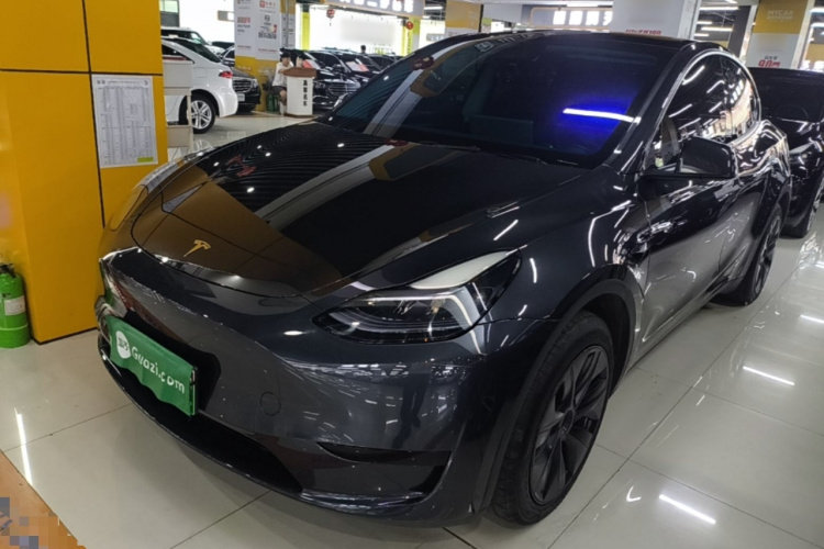 Tesla Model Y 2024 car image #2