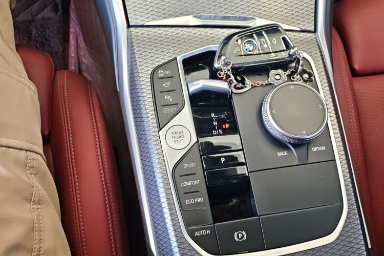 BMW 3 Series 2024 صورة سيارة #14