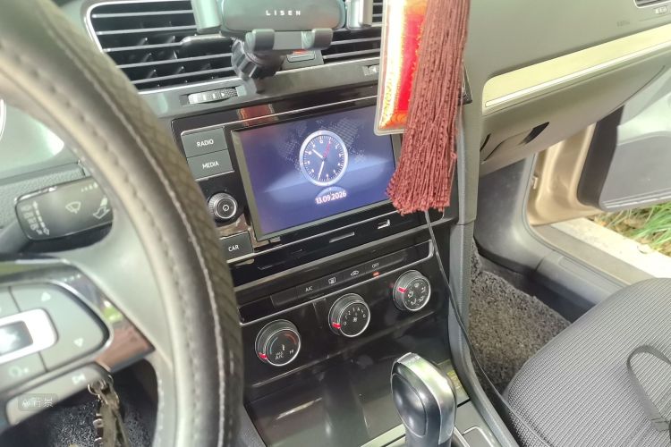 Volkswagen Golf 2018 car image #15
