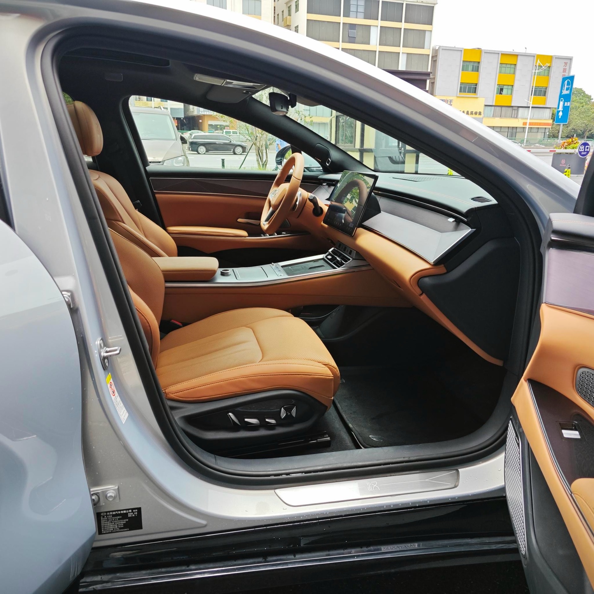BYD HanL 2025 car image #5