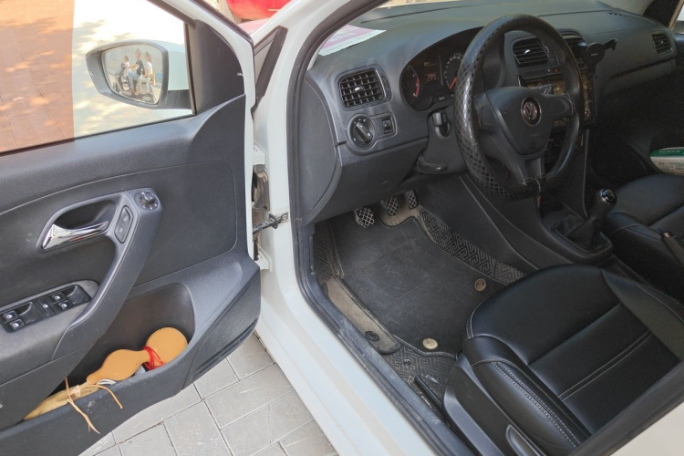 Volkswagen Polo 2017 car image #9