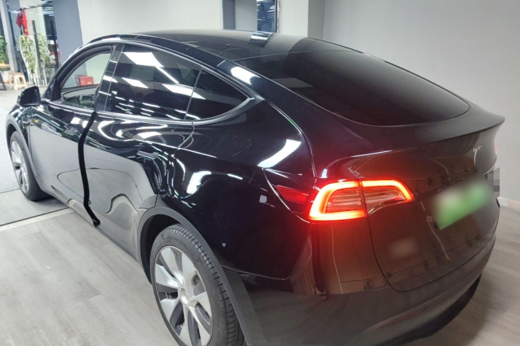 Tesla Model Y 2022 car image #5