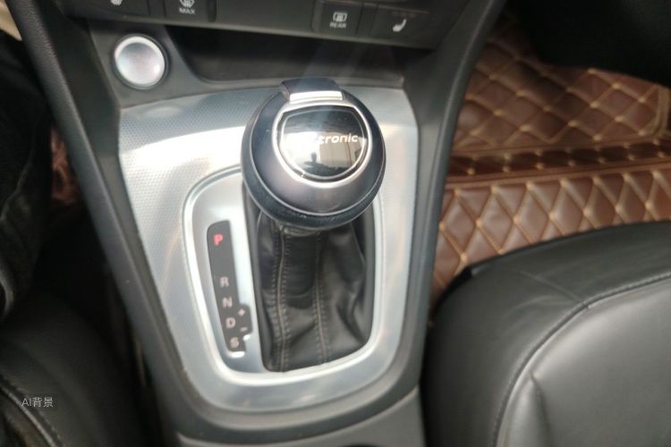 Audi Q3 2017 car image #16