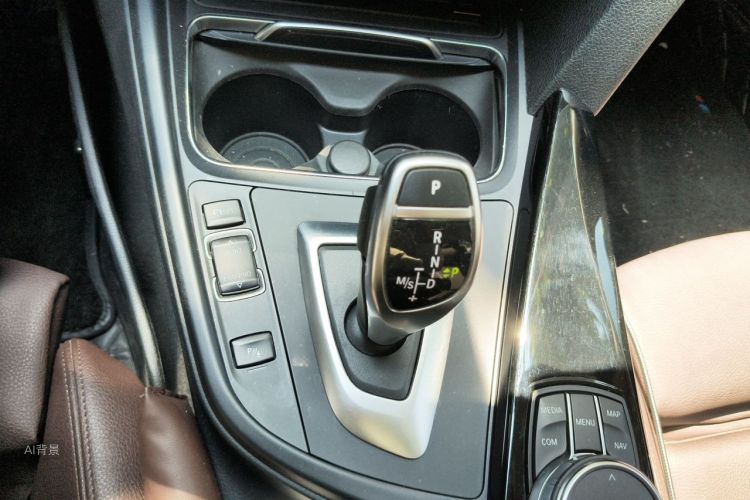 BMW 3 Series 2019 #16 BMW 3 Series 2019 car image #16