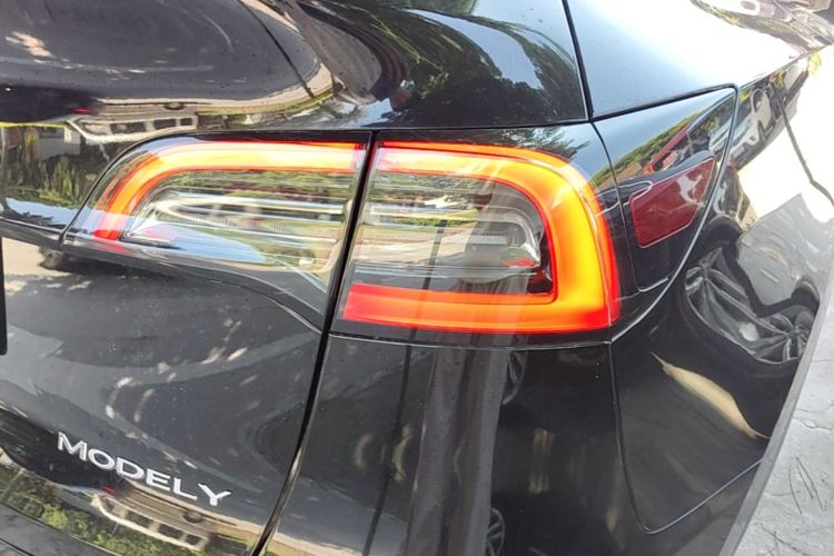 Tesla Model Y 2022 car image #8