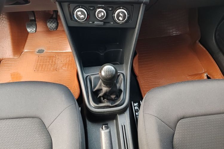 Volkswagen Santana 2016 car image #14