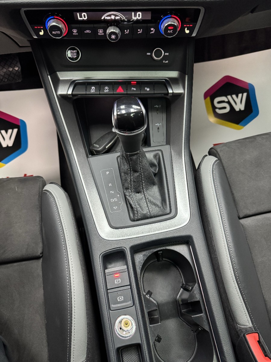 Audi Q3 2021 car image #12