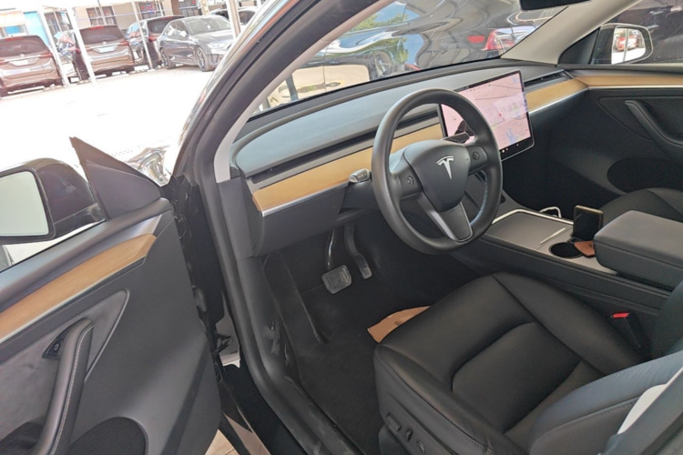 Tesla Model Y 2021 #12 Tesla Model Y 2021 car image #12