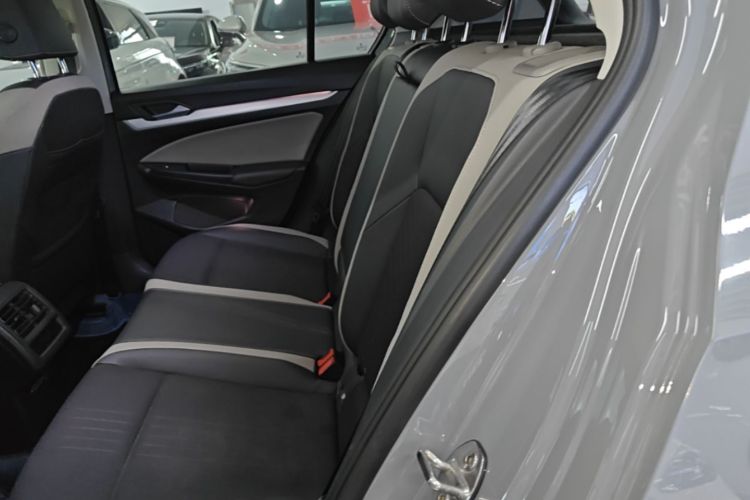 Volkswagen Golf 2021 car image #17