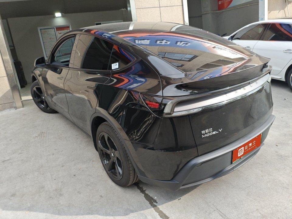 Tesla Model Y 2026 #4 Tesla Model Y 2026 car image #4