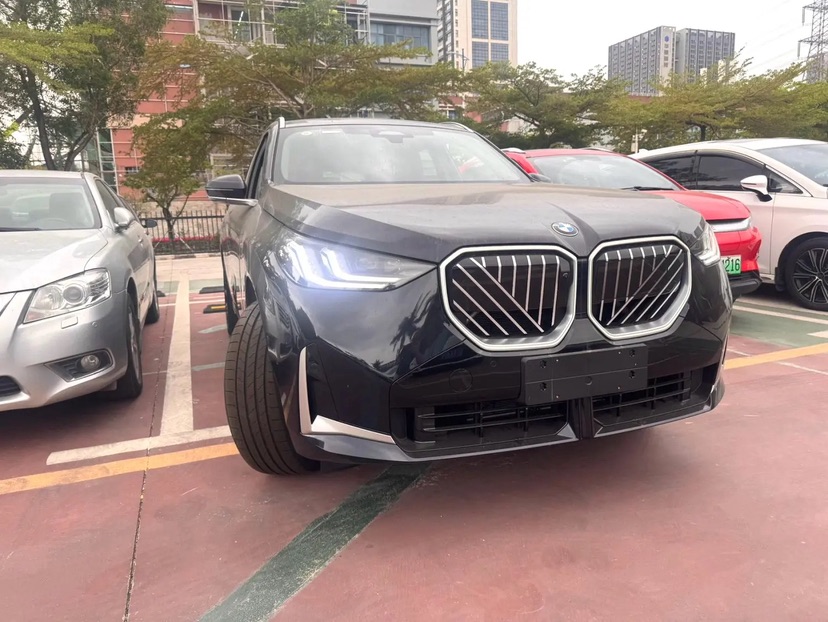 BMW X3 2026 car image #3