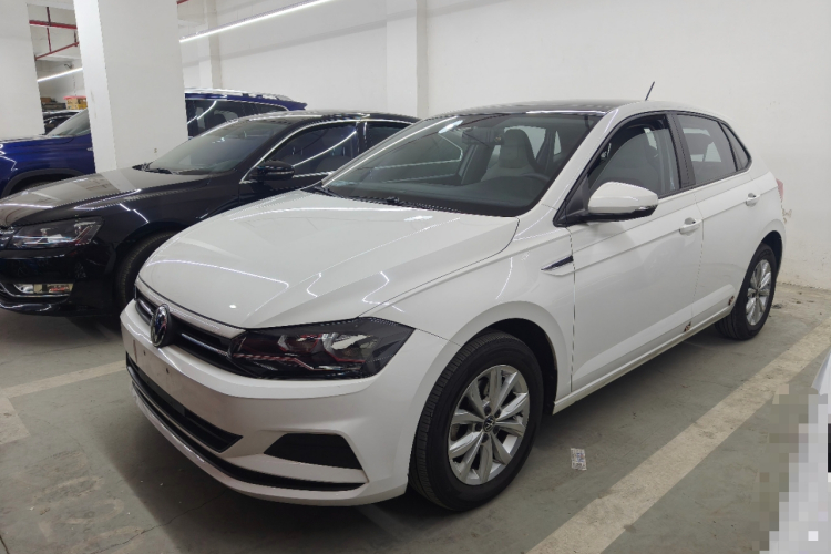 Volkswagen Polo 2021 car image #2