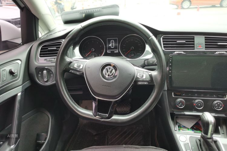 Volkswagen Golf 2018 car image #12