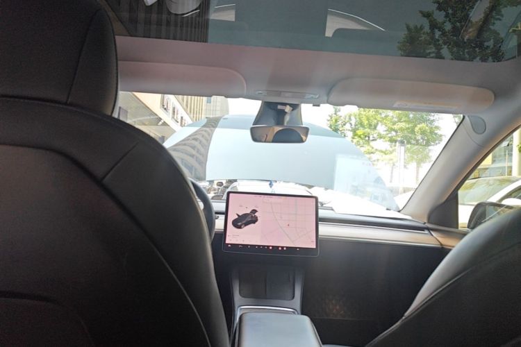 Tesla Model Y 2021 car image #18