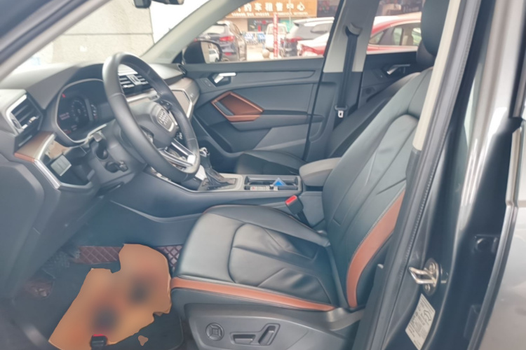 Audi Q3 2020 car image #15