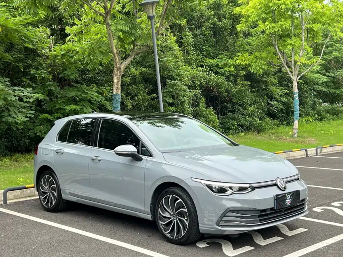 Volkswagen Golf 2021 car image #2