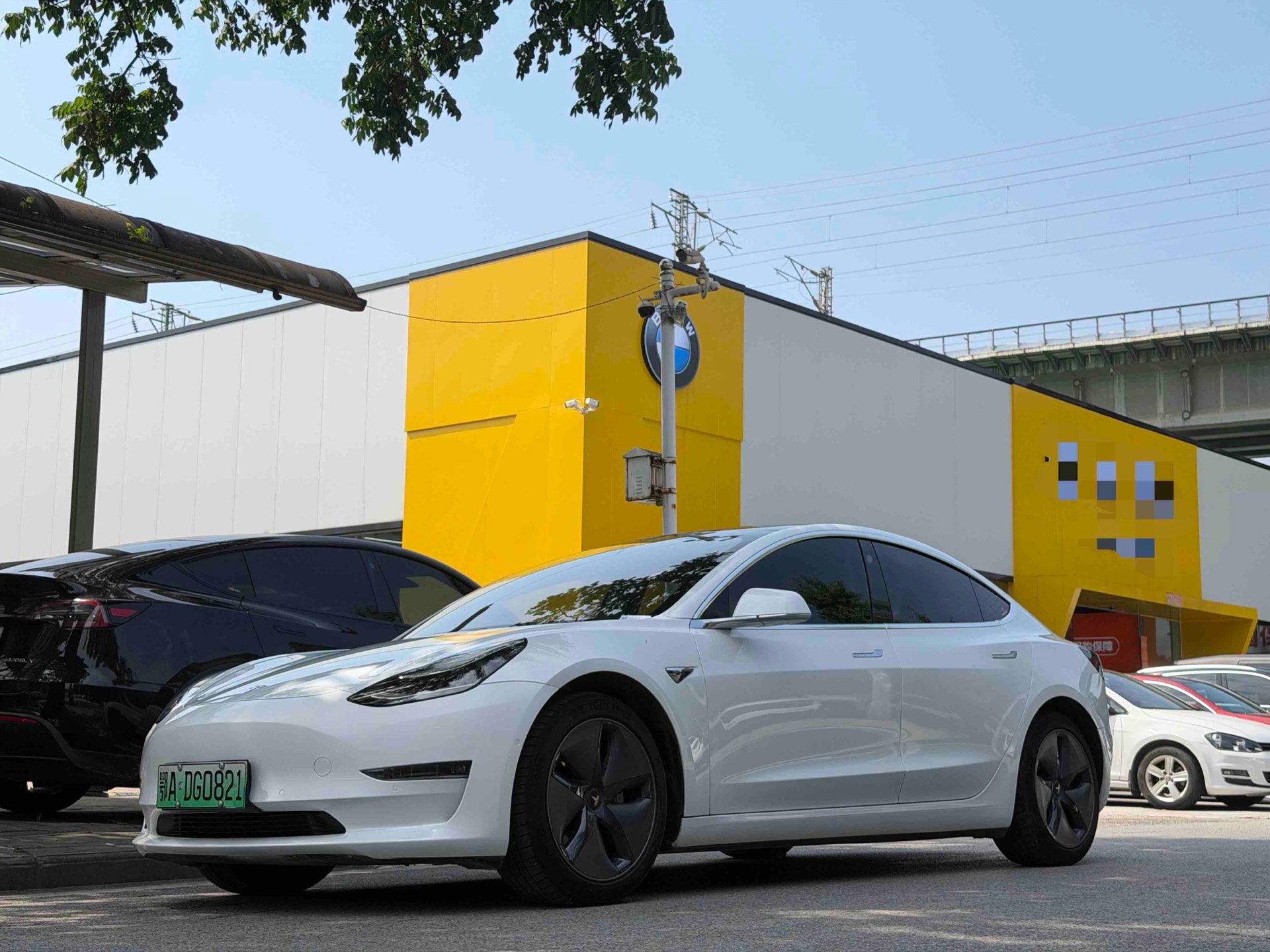Tesla Model 3 2020 car image 