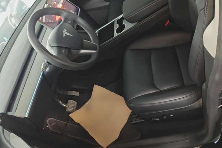 Tesla Model Y 2024 صورة سيارة #15
