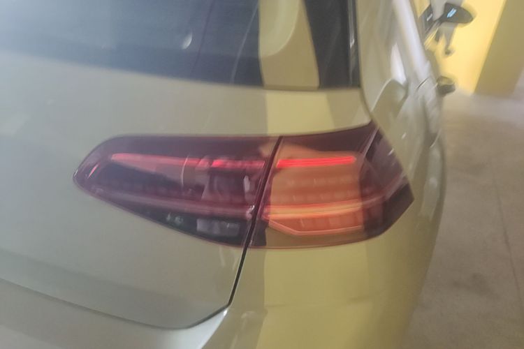 Volkswagen Golf 2020 car image #8