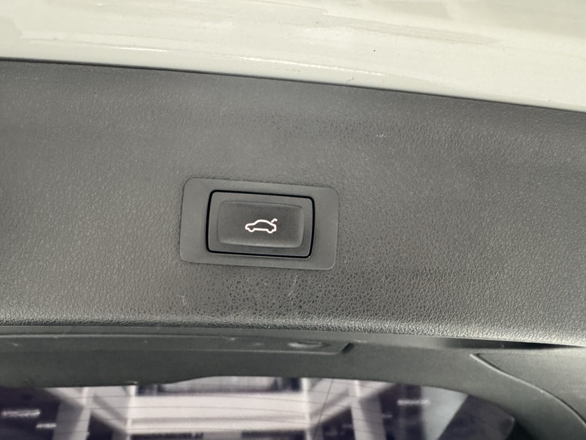 Audi Q3 2016 car image #24