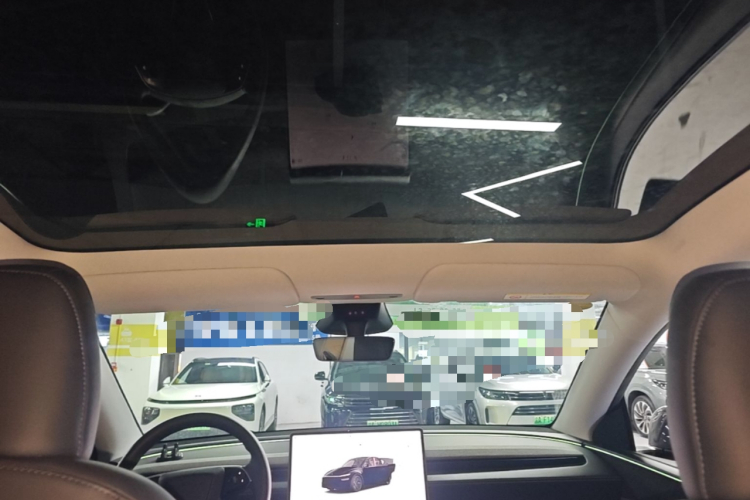 Tesla Model Y 2025 #20 Tesla Model Y 2025 car image #20