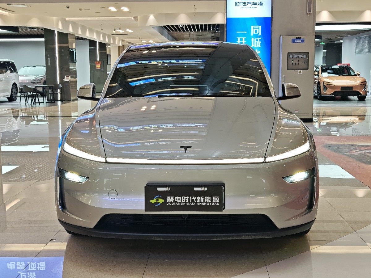 Tesla Model Y L 2025 #2 Tesla Model Y L 2025 car image #2