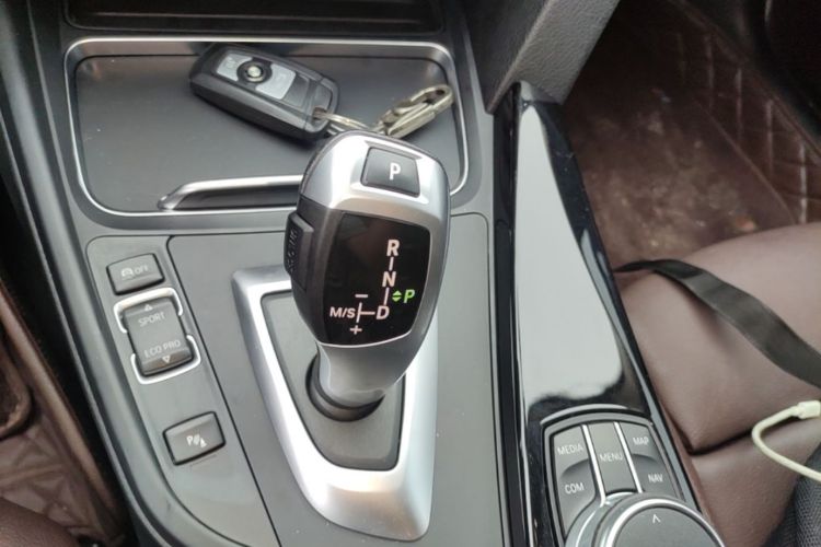 BMW 3 Series 2019 #18 BMW 3 Series 2019 immagine di auto #18