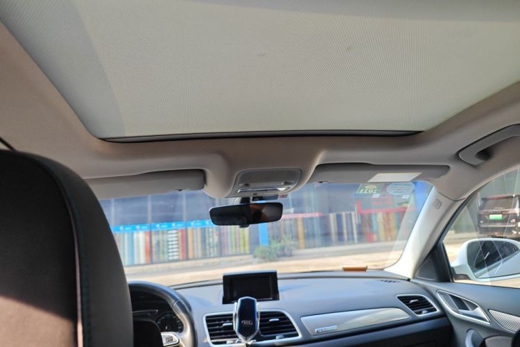Audi Q3 2019 car image #20