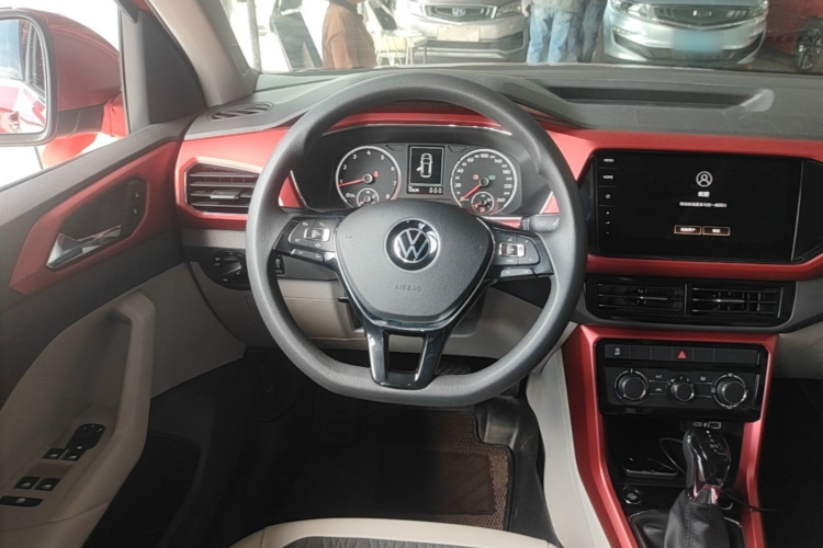 Volkswagen T-Cross 2021 #11 Volkswagen T-Cross 2021 صورة سيارة #11