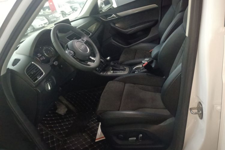 Audi Q3 2019 immagine di auto #19