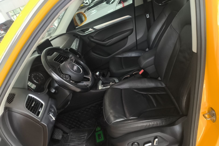 Audi Q3 2016 car image #15