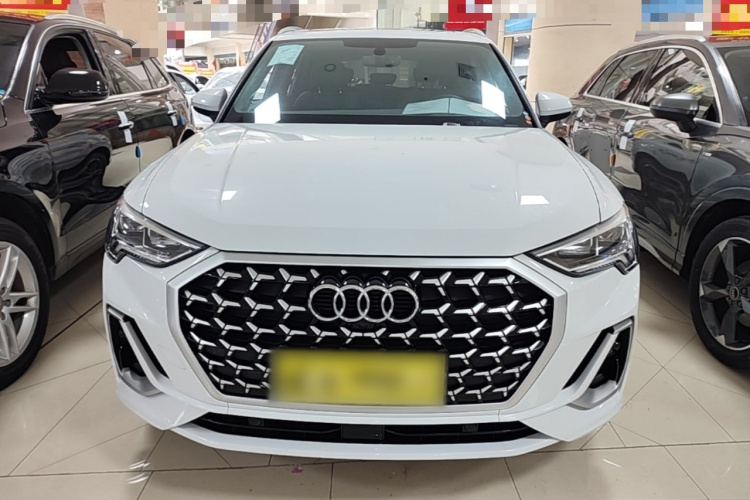 Audi Q3 2024 car image #3