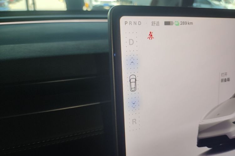 Tesla Model Y 2025 car image #14