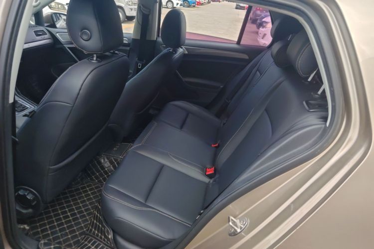 Volkswagen Golf 2017 car image #17