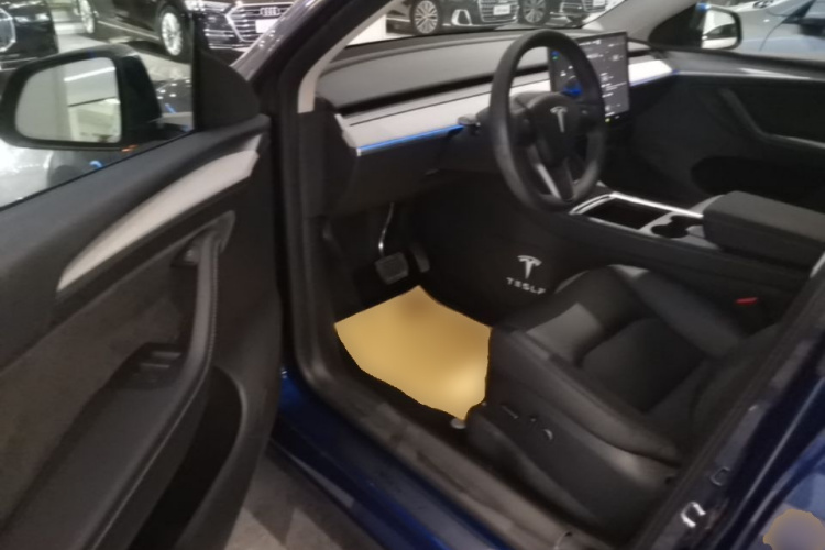 Tesla Model Y 2023 #16 Tesla Model Y 2023 car image #16