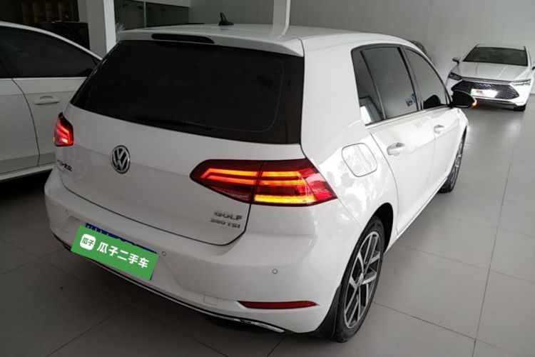 Volkswagen Golf 2020 car image #7
