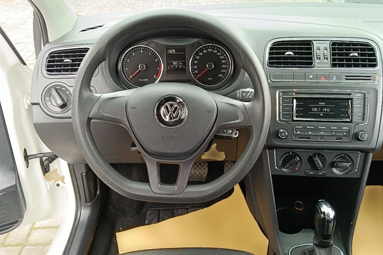 Volkswagen Polo 2016 car image #11