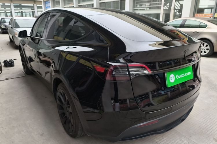 Tesla Model Y 2023 car image #5
