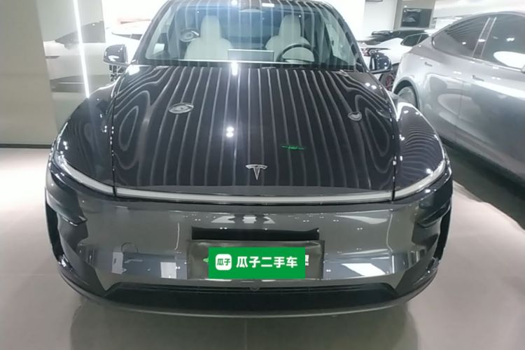 Tesla Model Y 2025 #3 Tesla Model Y 2025 car image #3