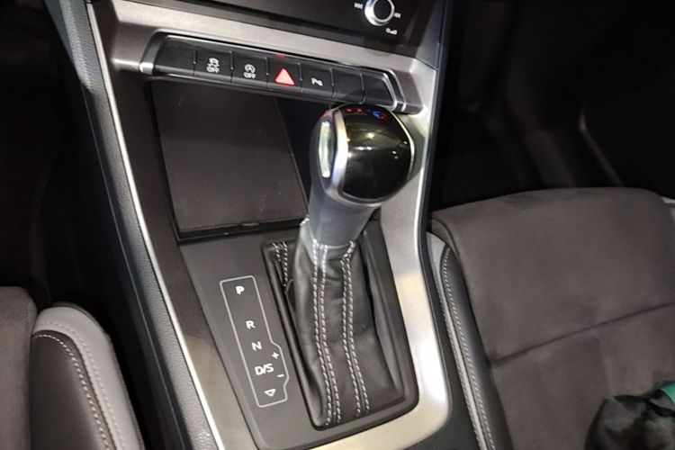 Audi Q3 2022 car image #14